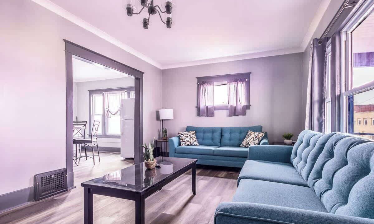 Photo of Livingroom in Downtown Niagara Falls