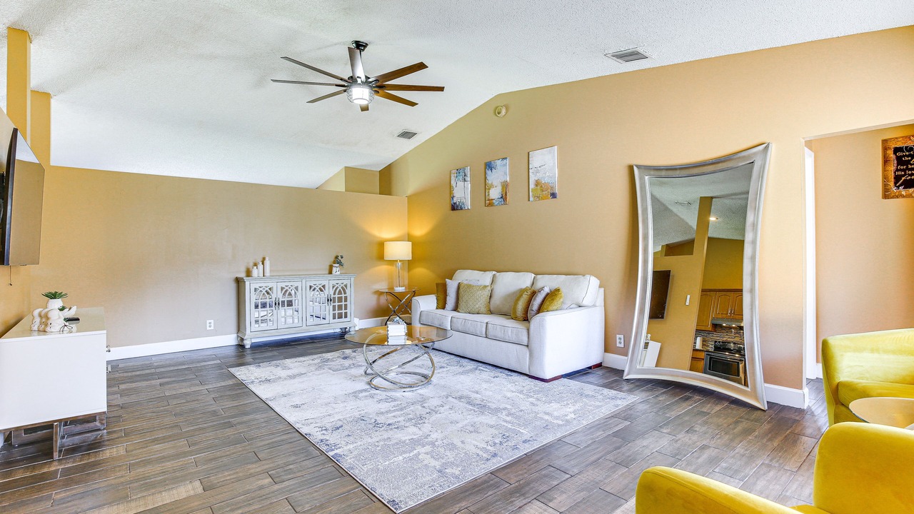 Photo of Livingroom in Sunrise