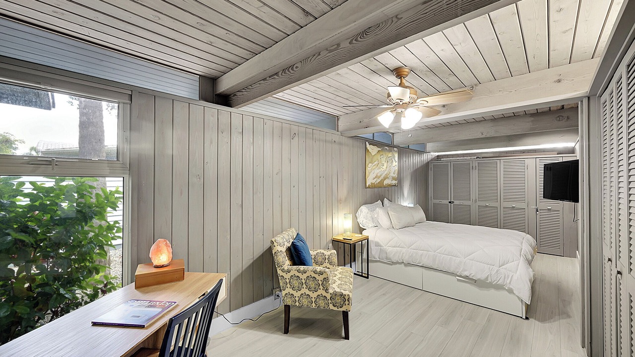 Photo of Bedroom in Lauderdale-by-the-Sea
