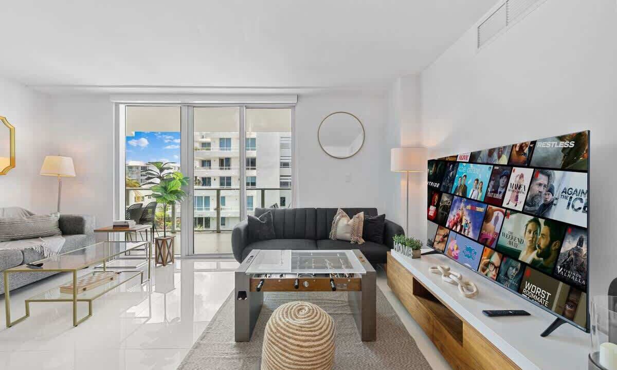 Photo of Livingroom in Bay Harbor Islands