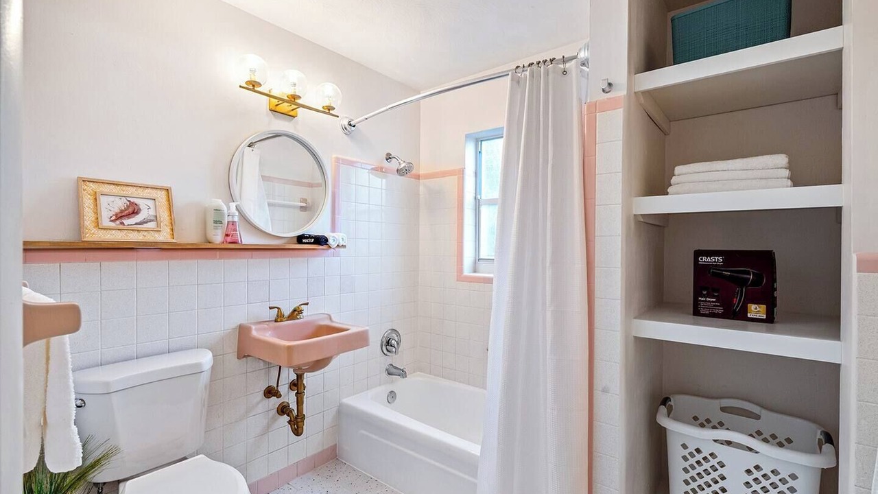 Photo of Bathroom in South Middle River