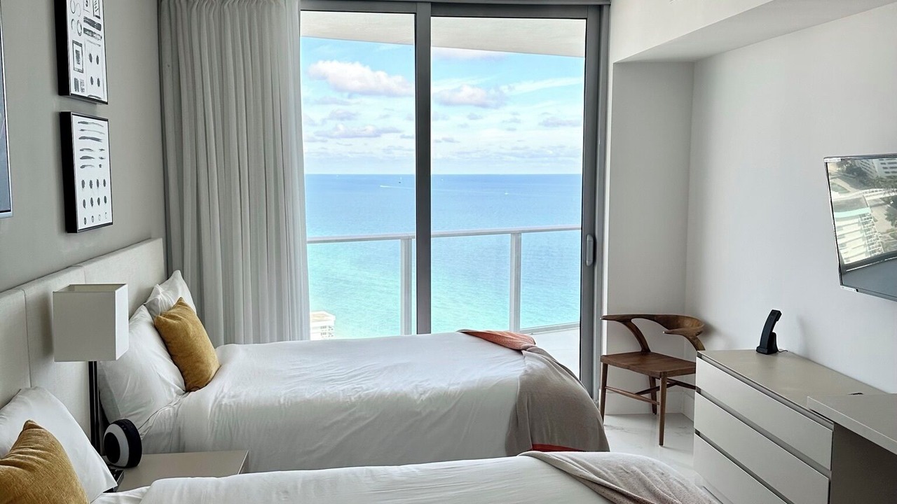 Photo of Bedroom in Hollywood South Central Beach