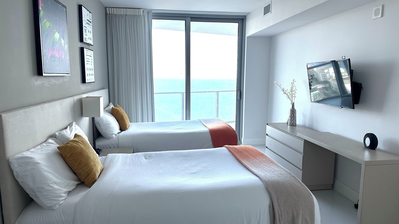 Photo of Bedroom in Hollywood South Central Beach