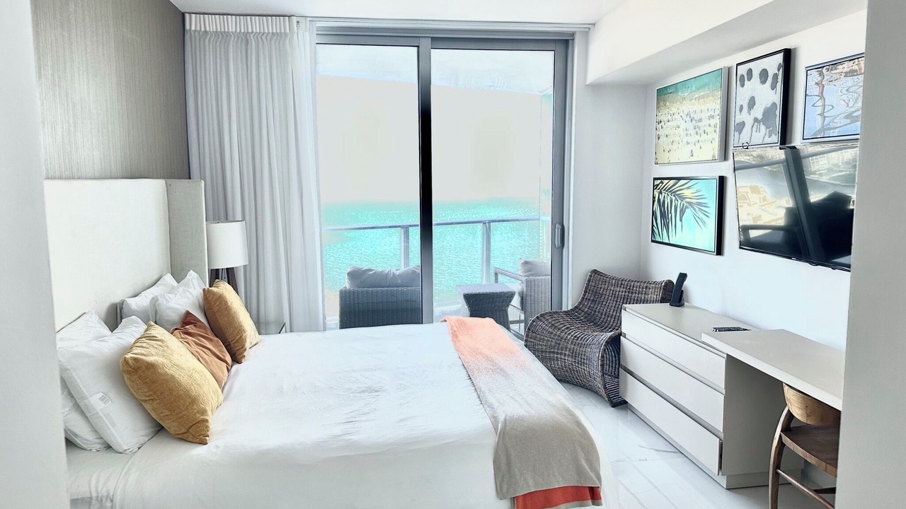 Photo of Bedroom in Hollywood South Central Beach