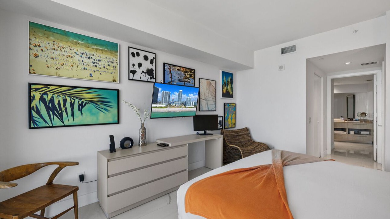 Photo of Bedroom in Hollywood South Central Beach