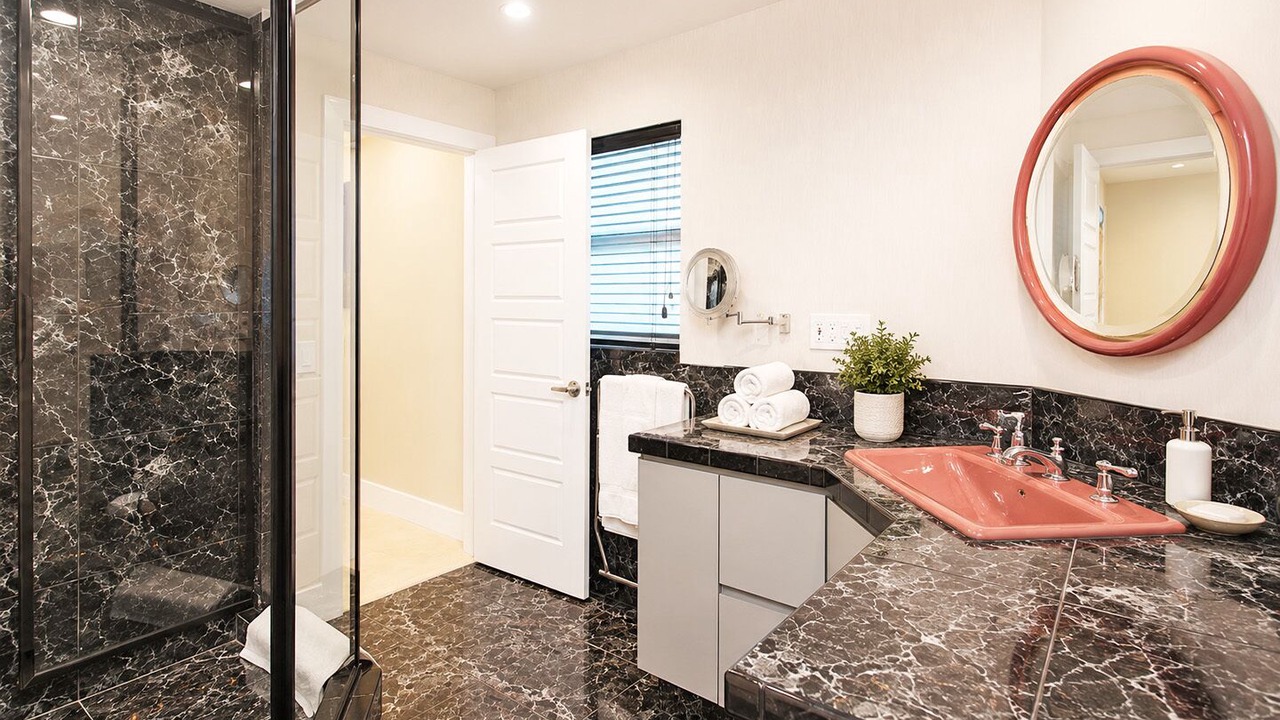 Photo of Bathroom in Hollywood Lakes