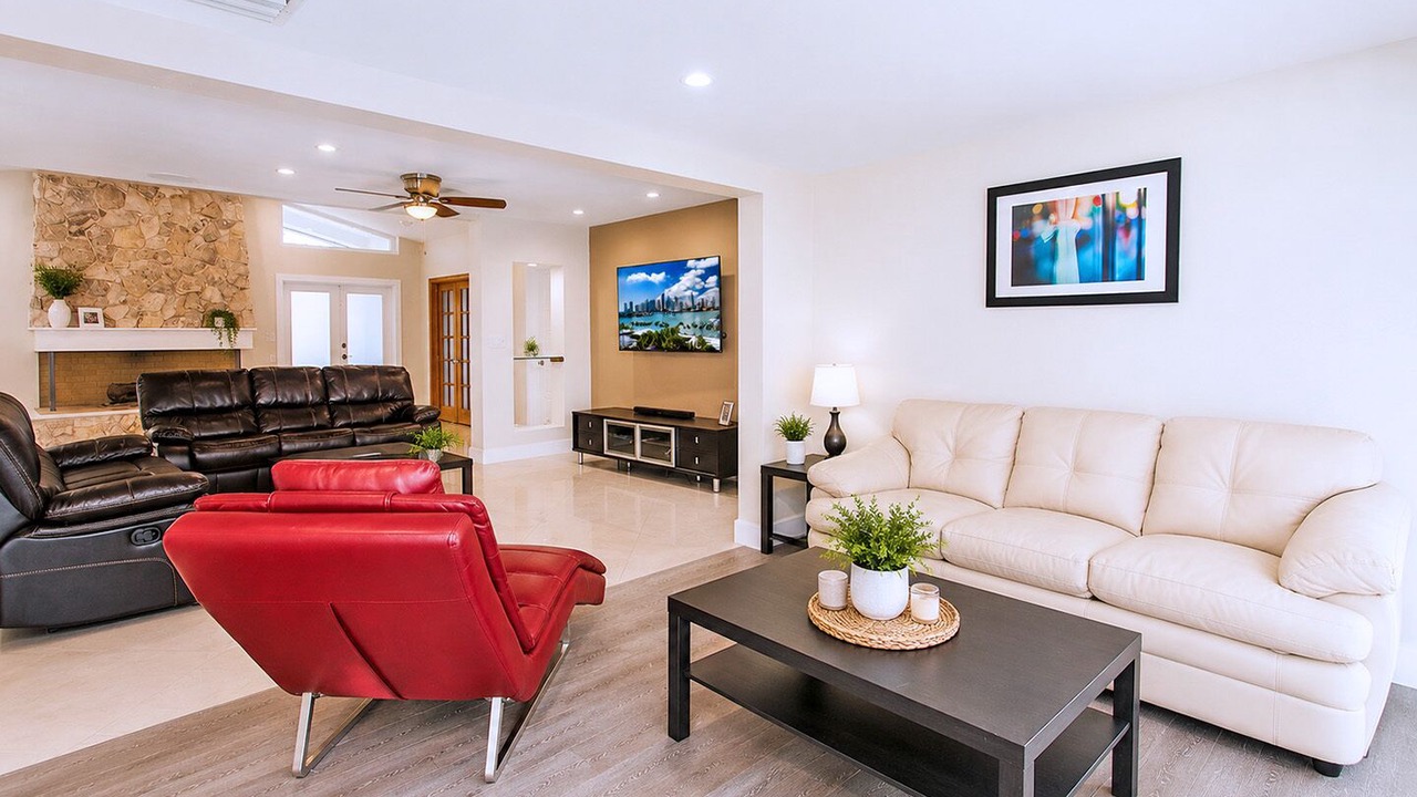 Photo of Livingroom in Hollywood Lakes