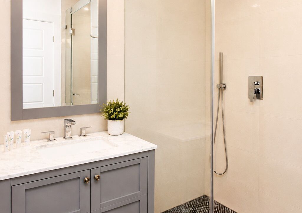 Photo of Bathroom in Hollywood Lakes