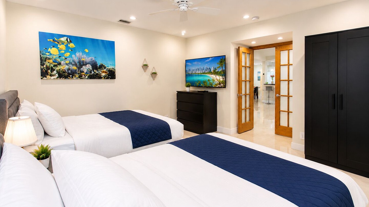 Photo of Bedroom in Hollywood Lakes