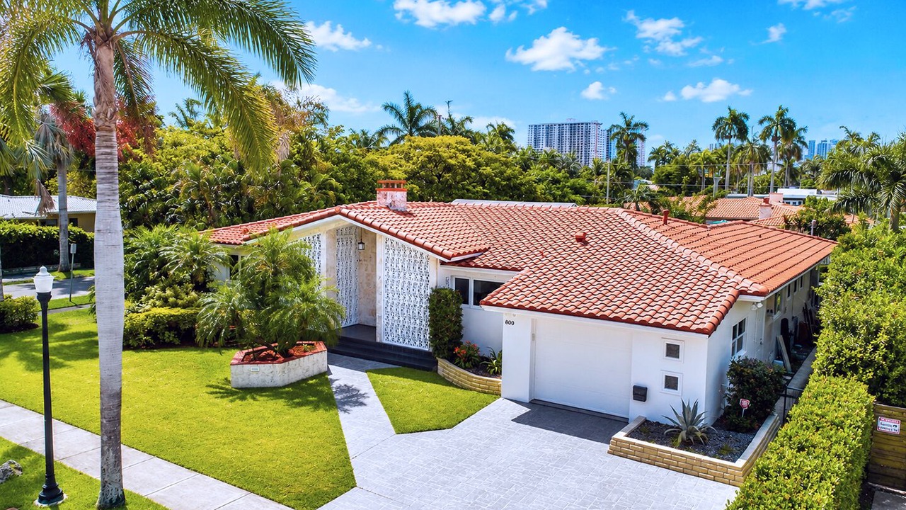 Photo of Outdoor in Hollywood Lakes