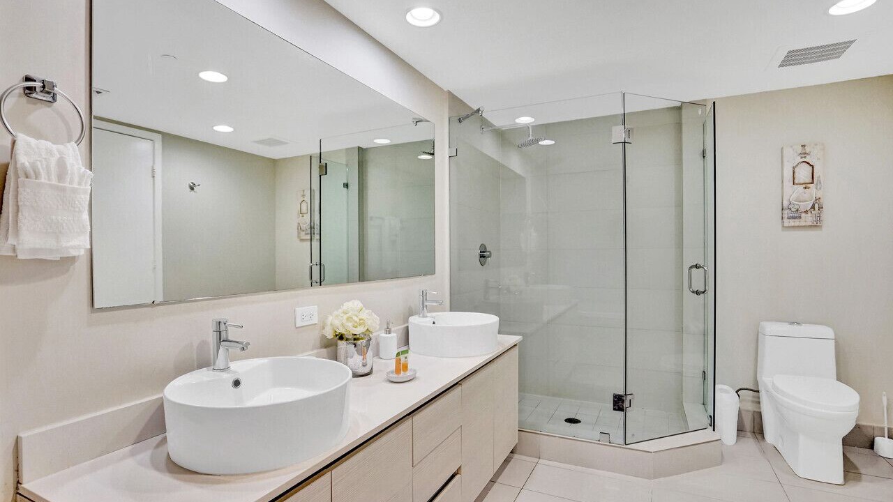 Photo of Bathroom in Hallandale Beach