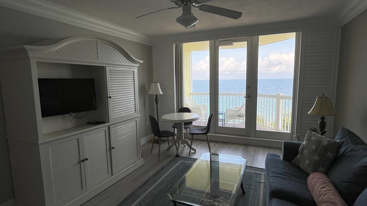 Photo of Livingroom in Dolphin Isles