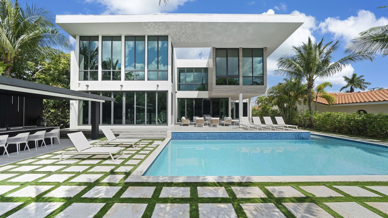 Photo of Outdoor in Hallandale Beach