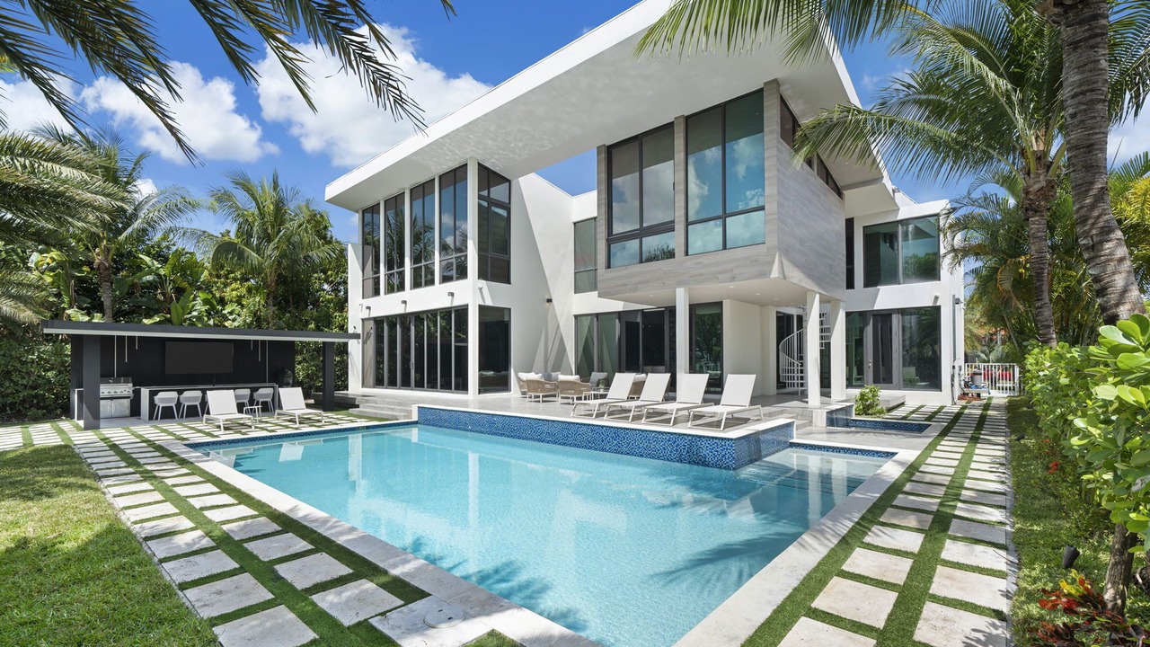 Photo of Outdoor in Hallandale Beach