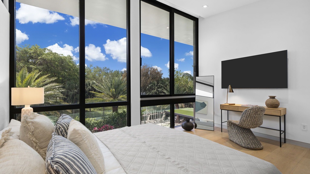 Photo of Bedroom in Hallandale Beach