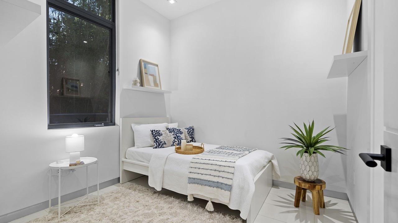 Photo of Bedroom in Hallandale Beach