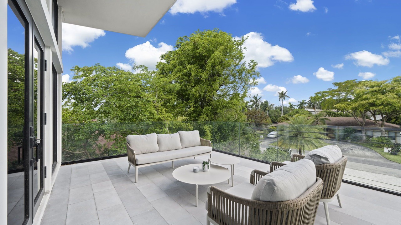 Photo of Outdoor in Hallandale Beach