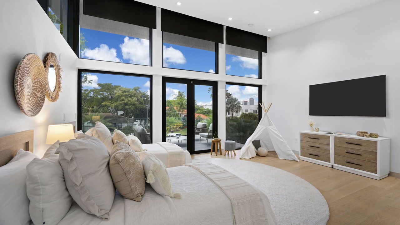 Photo of Bedroom in Hallandale Beach