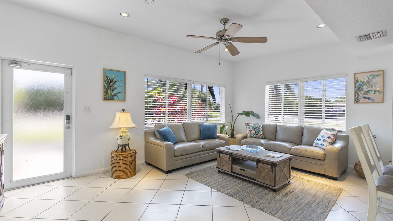 Photo of Livingroom in Pompano Isles