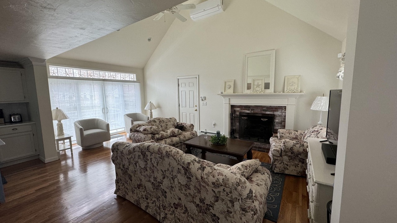 Photo of Livingroom in Dennis