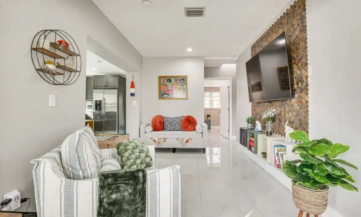 Photo of Livingroom in Edgewood