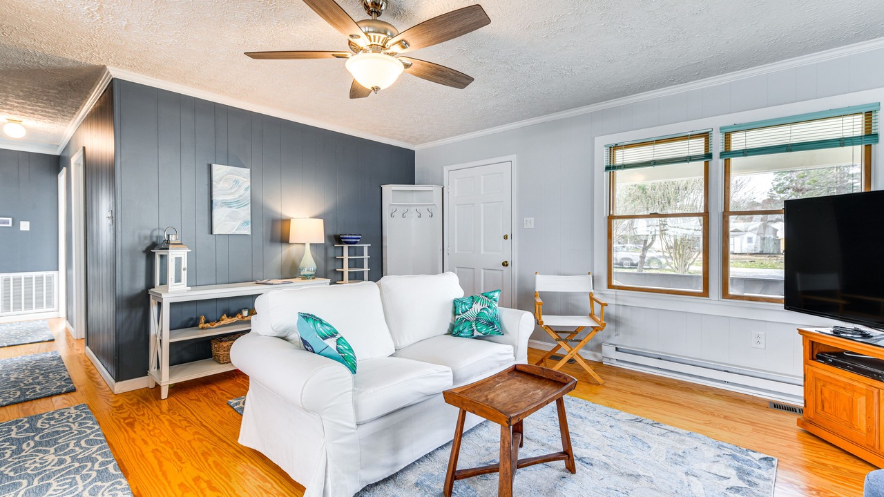 Photo of Livingroom in Colonial Beach