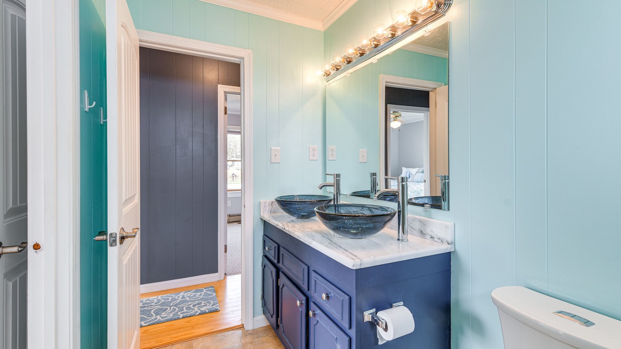 Photo of Bathroom in Colonial Beach