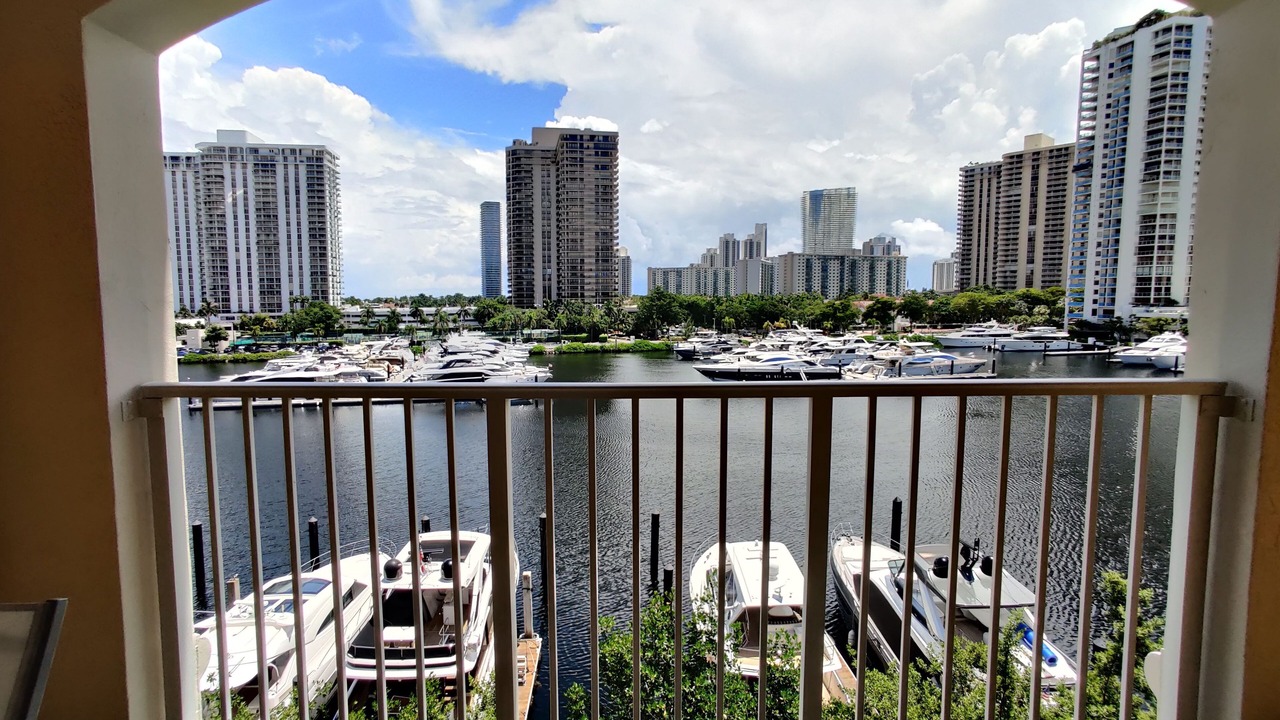 Photo of Others in Aventura