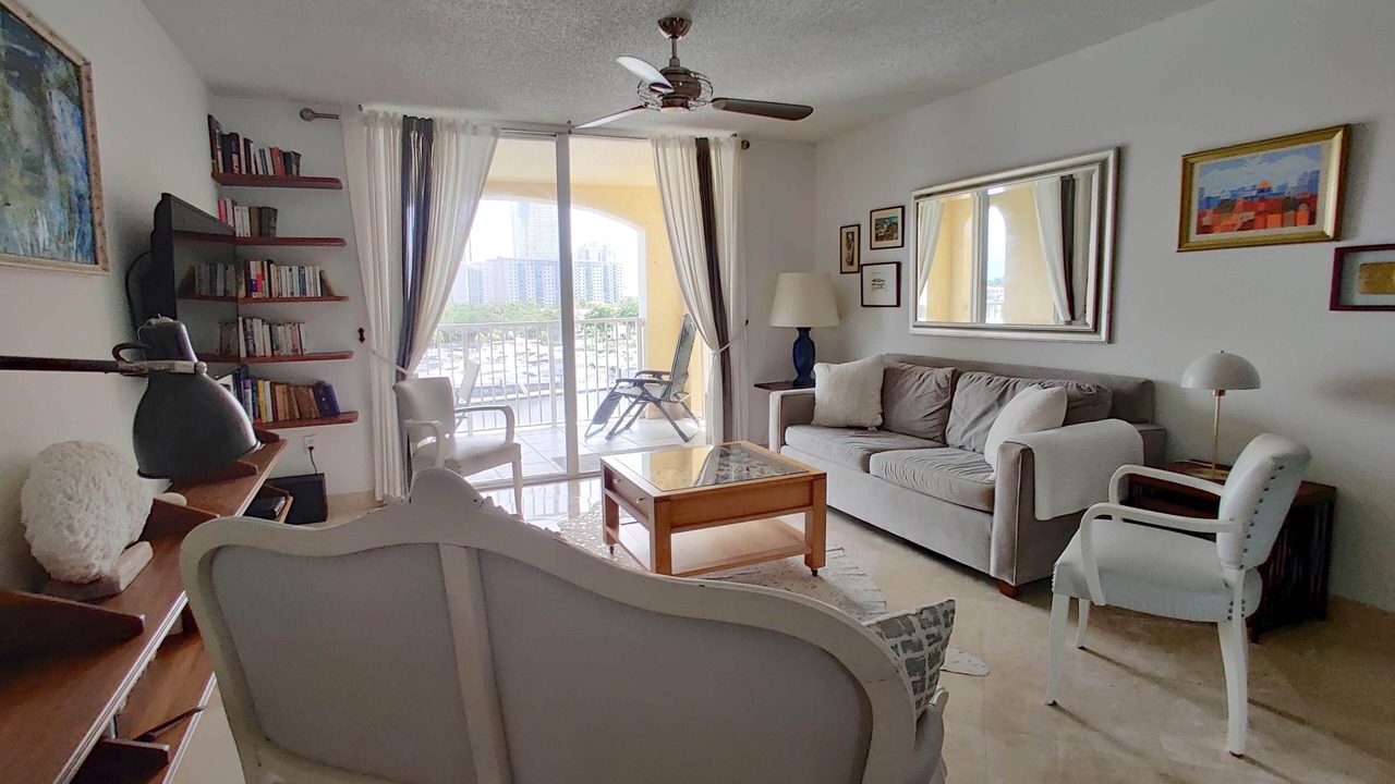 Photo of Livingroom in Aventura