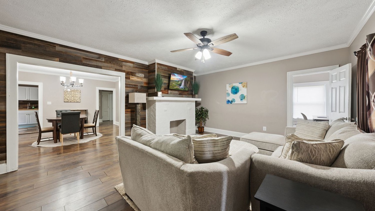 Photo of Livingroom in Cleveland