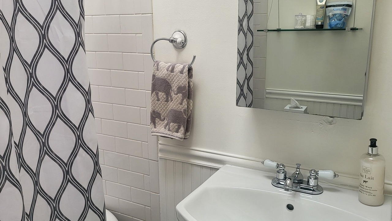 Photo of Bathroom in Central Park North