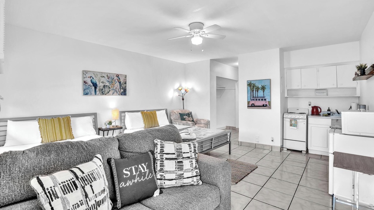 Photo of Livingroom in Downtown Hollywood