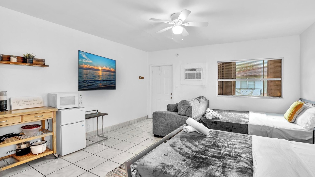 Photo of Bedroom in Downtown Hollywood