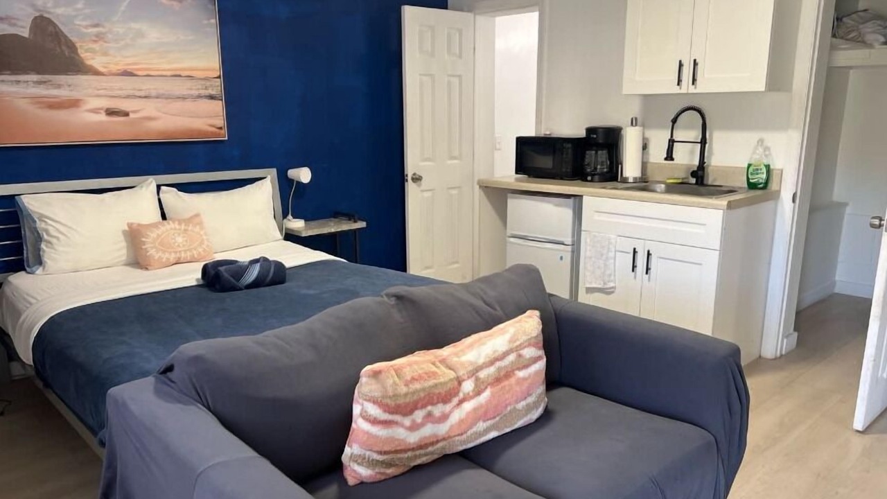 Photo of Bedroom in Downtown Hollywood