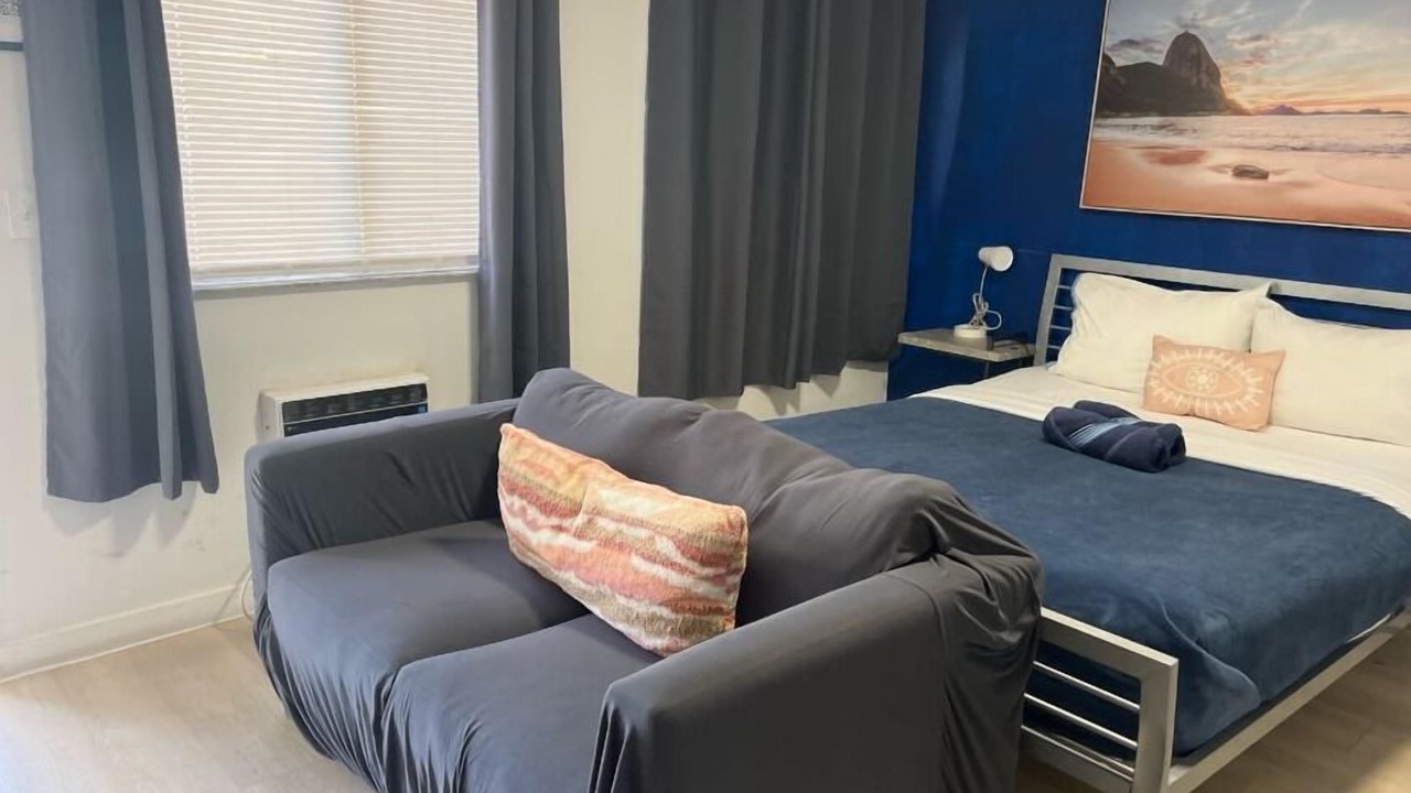 Photo of Bedroom in Downtown Hollywood