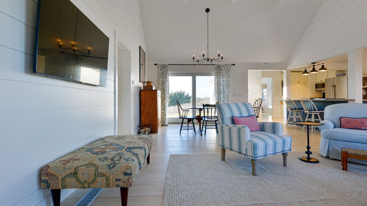 Photo of Livingroom in Tom Nevers
