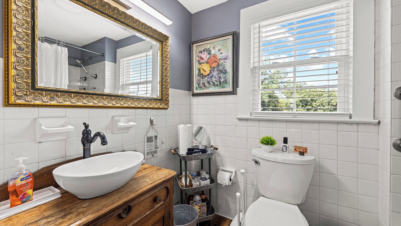 Photo of Bathroom in Oakpark