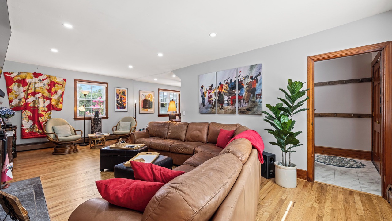Photo of Livingroom in Oakpark