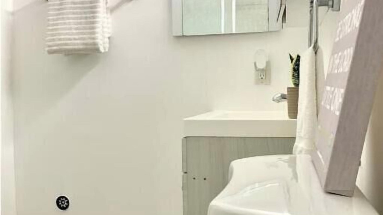 Photo of Bathroom in Allapattah