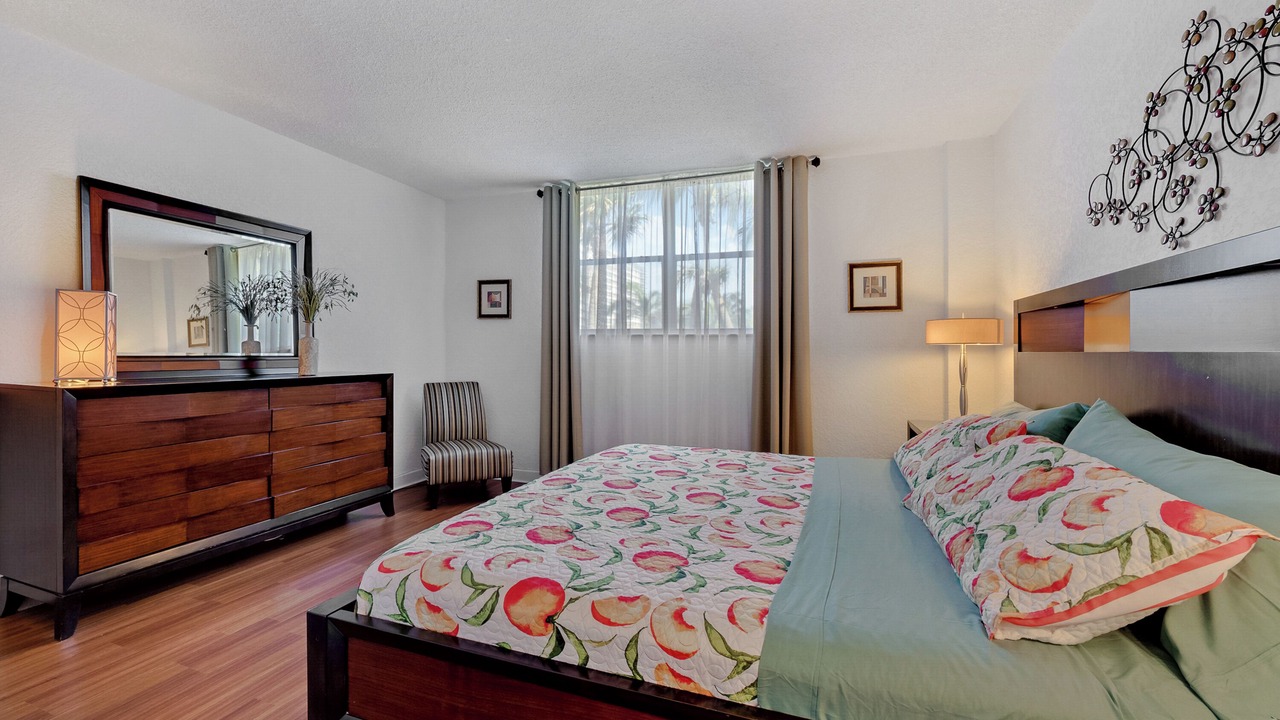Photo of Bedroom in Hollywood South Central Beach
