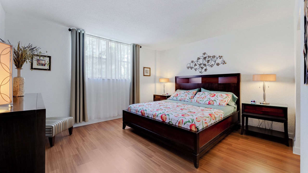 Photo of Bedroom in Hollywood South Central Beach