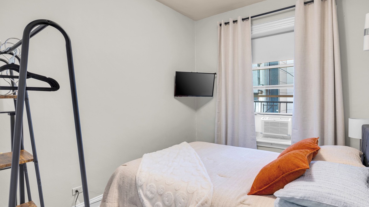 Photo of Bedroom in Midtown
