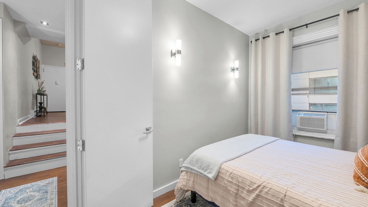 Photo of Bedroom in Midtown