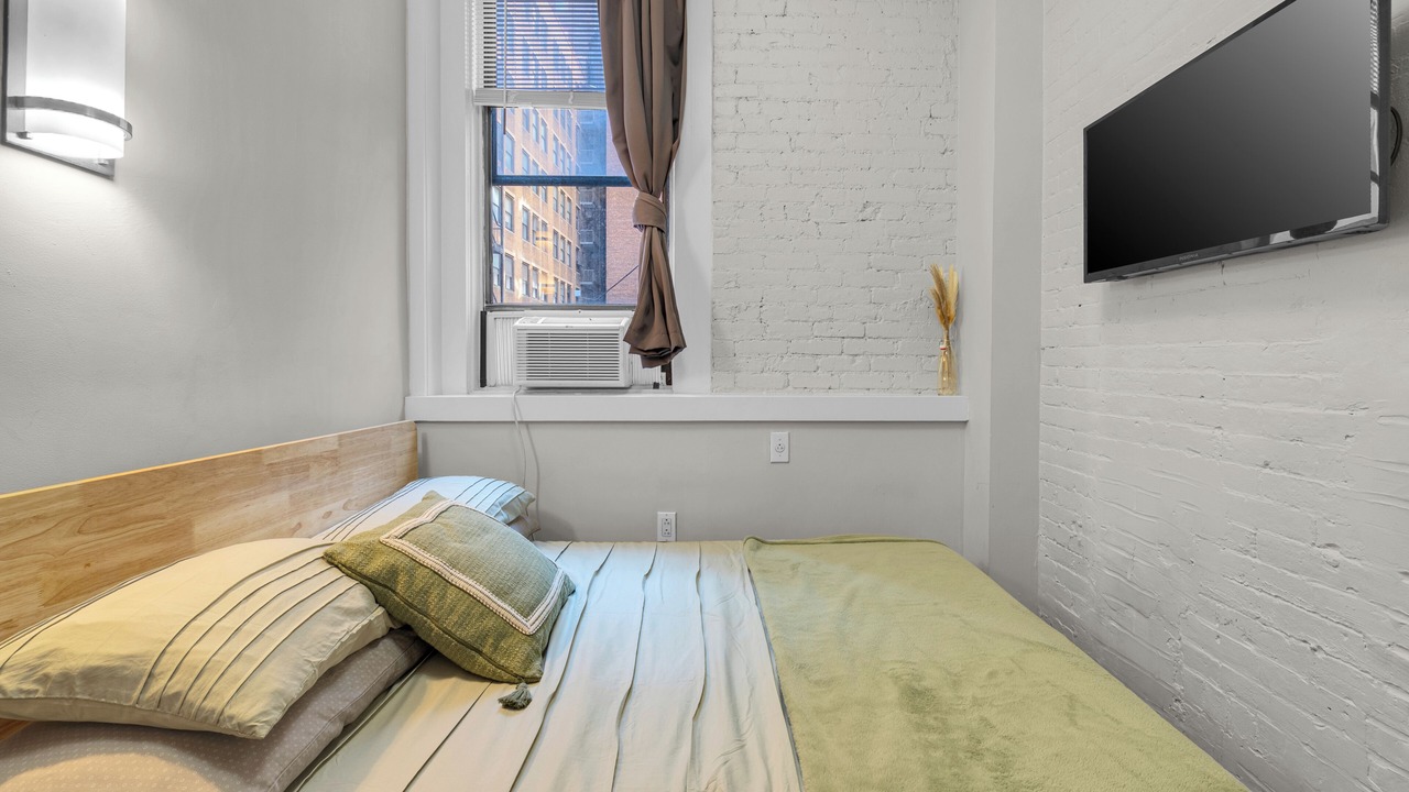 Photo of Bedroom in Midtown
