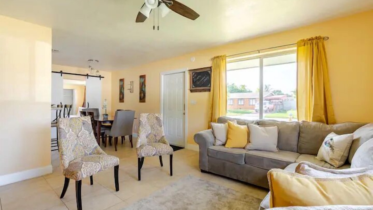 Photo of Livingroom in Miami Gardens