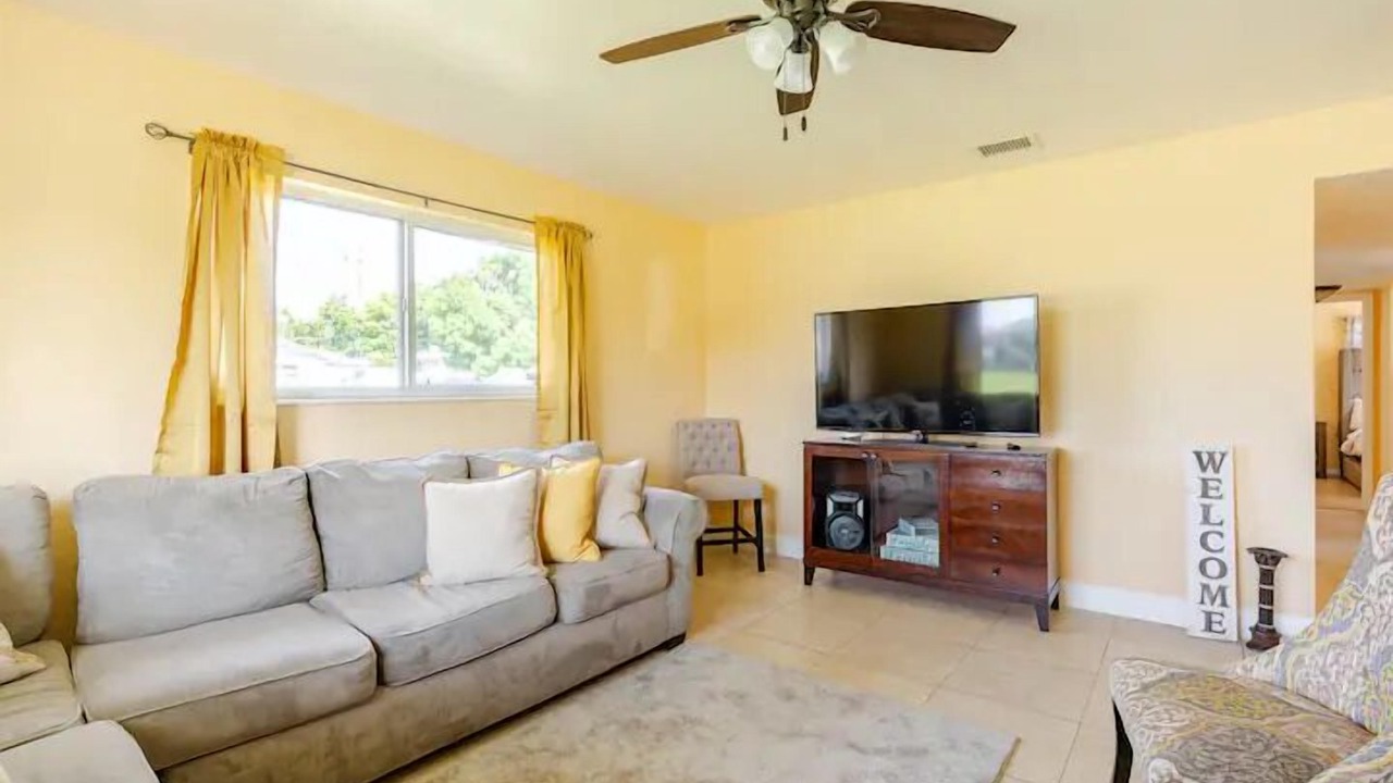 Photo of Livingroom in Miami Gardens