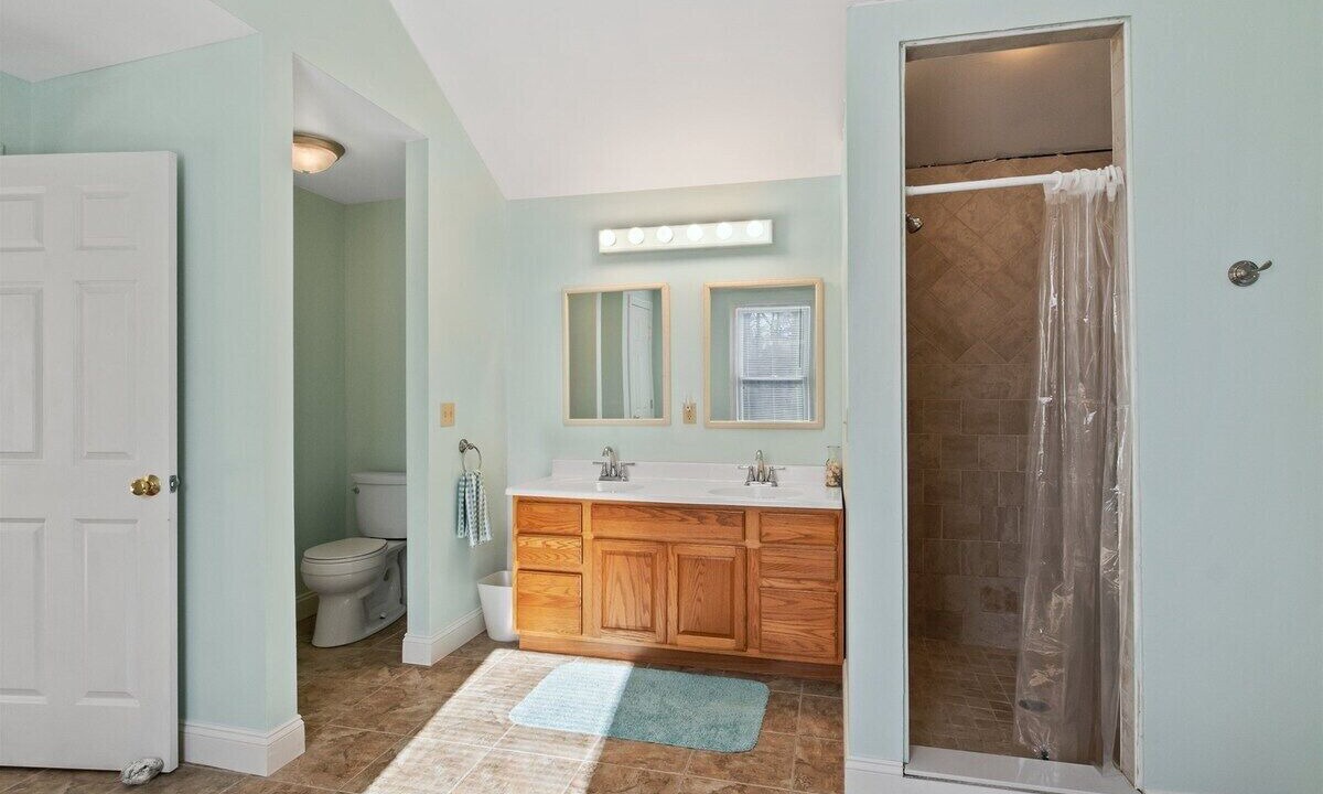 Photo of Bathroom in East Orleans