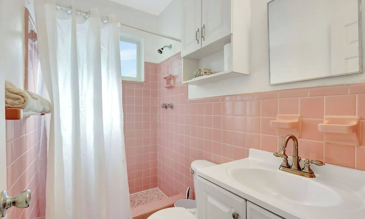 Photo of Bathroom in Hollywood