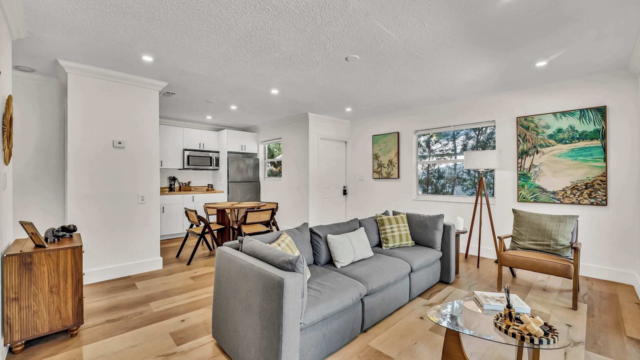 Photo of Livingroom in Sailboat Bend