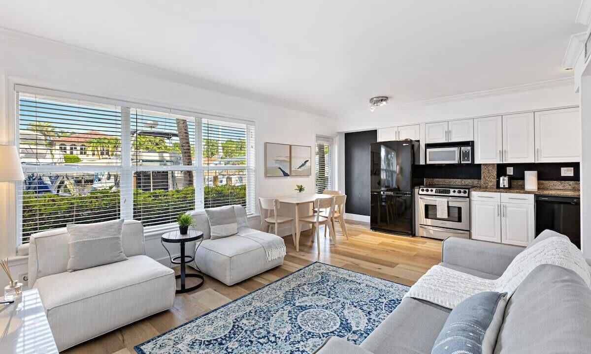 Photo of Livingroom in Hendricks and Venice Isles